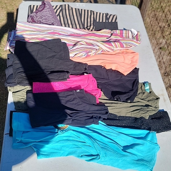Victoria's Secret Tops - (1) Woman small clothes (bundle)